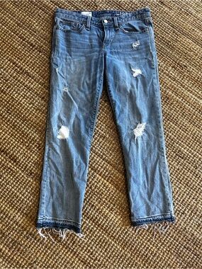 GAP Women's Light Blue Distressed Straight-Leg Jeans